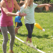 Seiltanz für Kinder beim Kinderzirkus